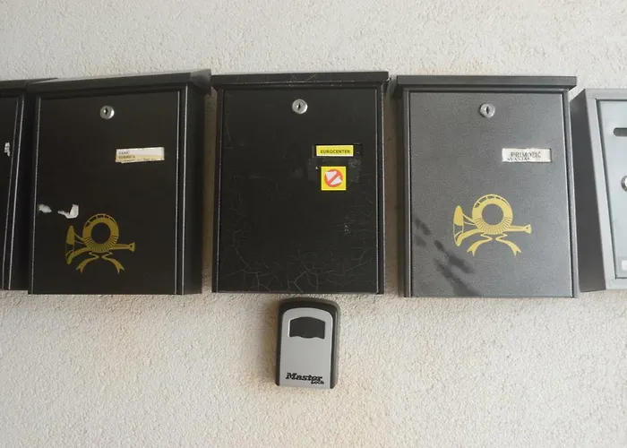 Apartment Aria, Center