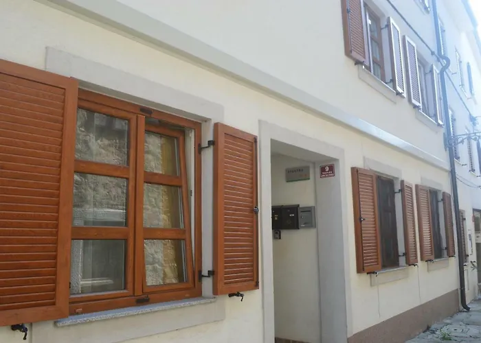 Apartment Aria, Center